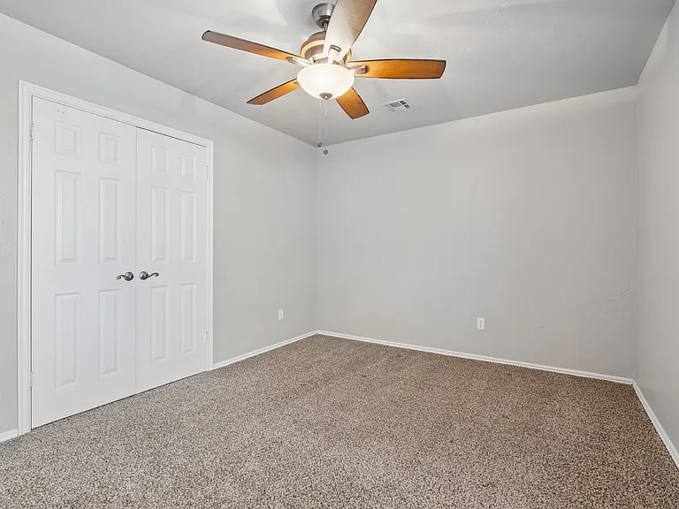 1809 Courtney Ln — Photo 29