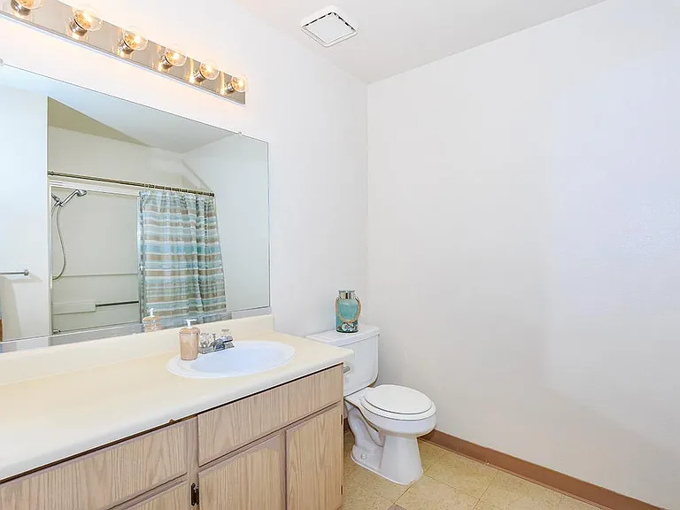 5150 N Valentine Ave — Photo 3