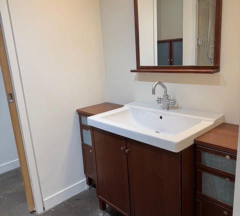 5th image of 112 11th St APT 206