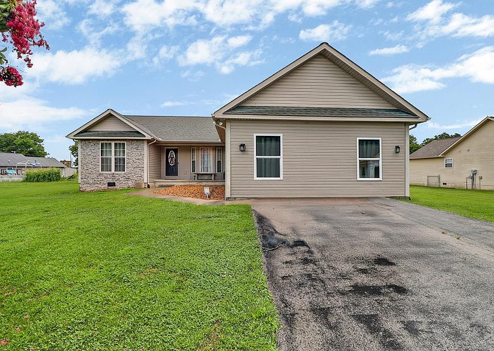 1st image of 67 Lakyn Dr