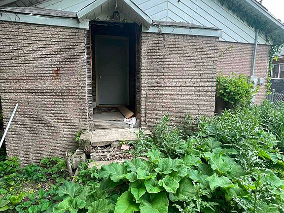 5th image of 2630 Meridian St