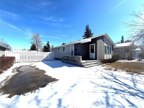 1356 King CRESCENT, Moose Jaw, SK S6H 3G2