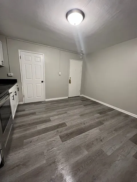6803 - 6805 Schneider Apartments - 6 — Photo 3