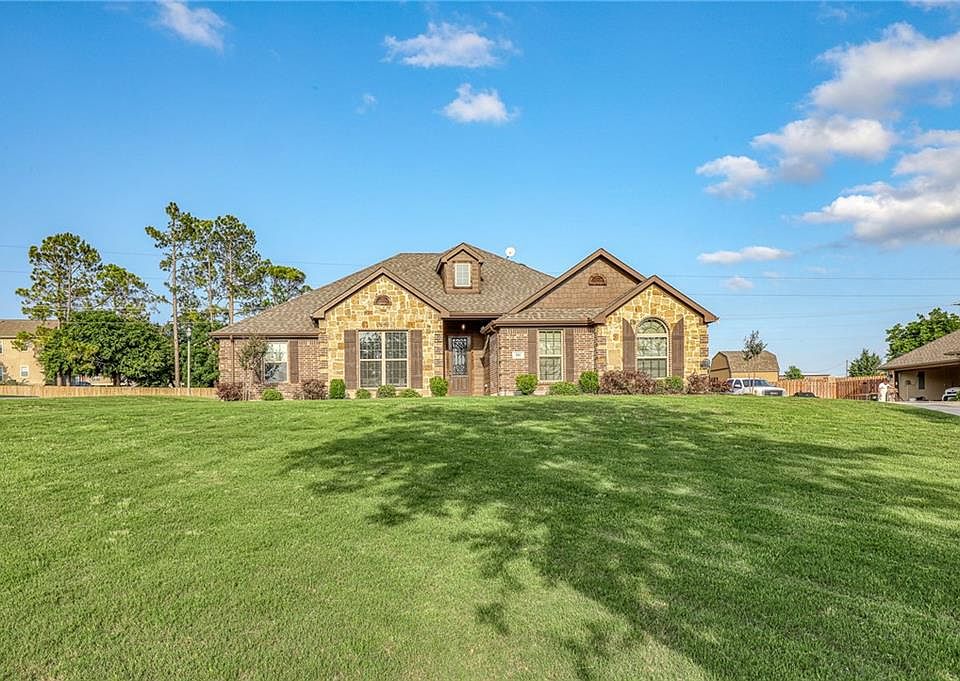 1st image of 101 Kari Linda Ct