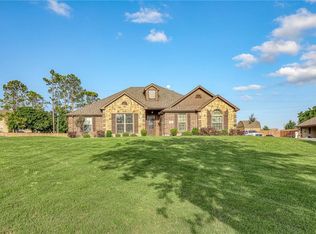 101 Kari Linda Ct, Weatherford, TX 76085