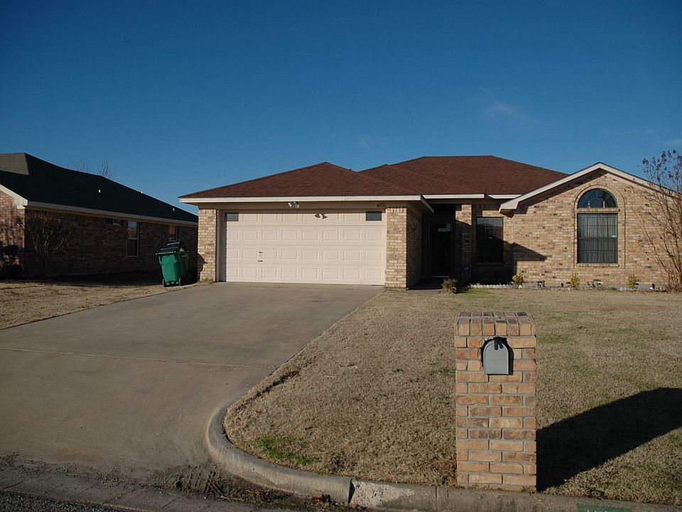 Nice curb appeal on huge lot!