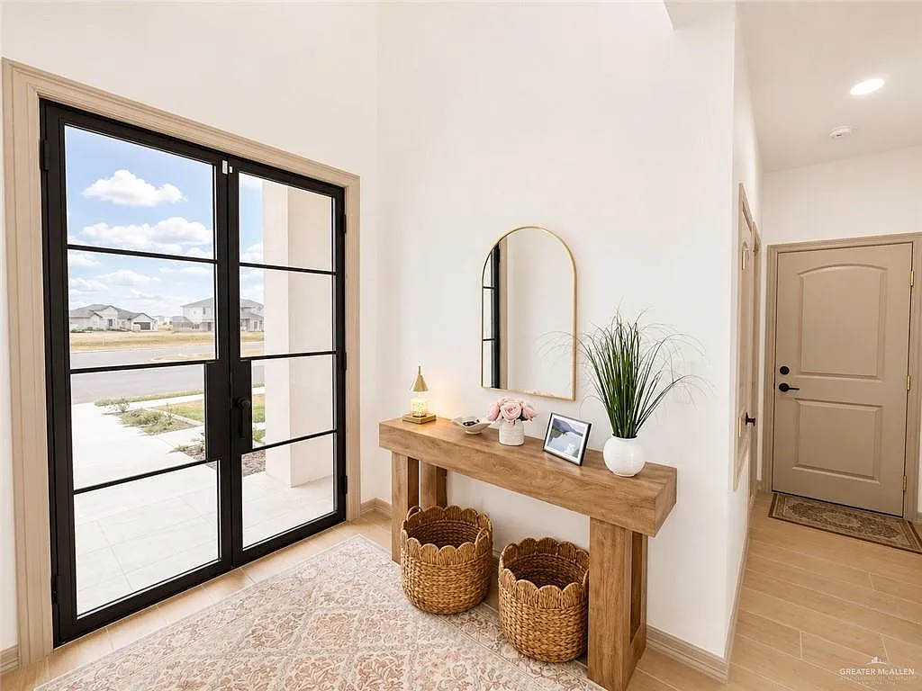 4 bed, 3.5 bath, 2501 sqft, $3,800 — Photo 4