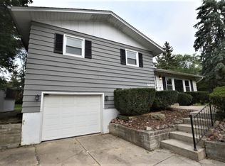 5200 Westview Ln, Lisle, IL 60532