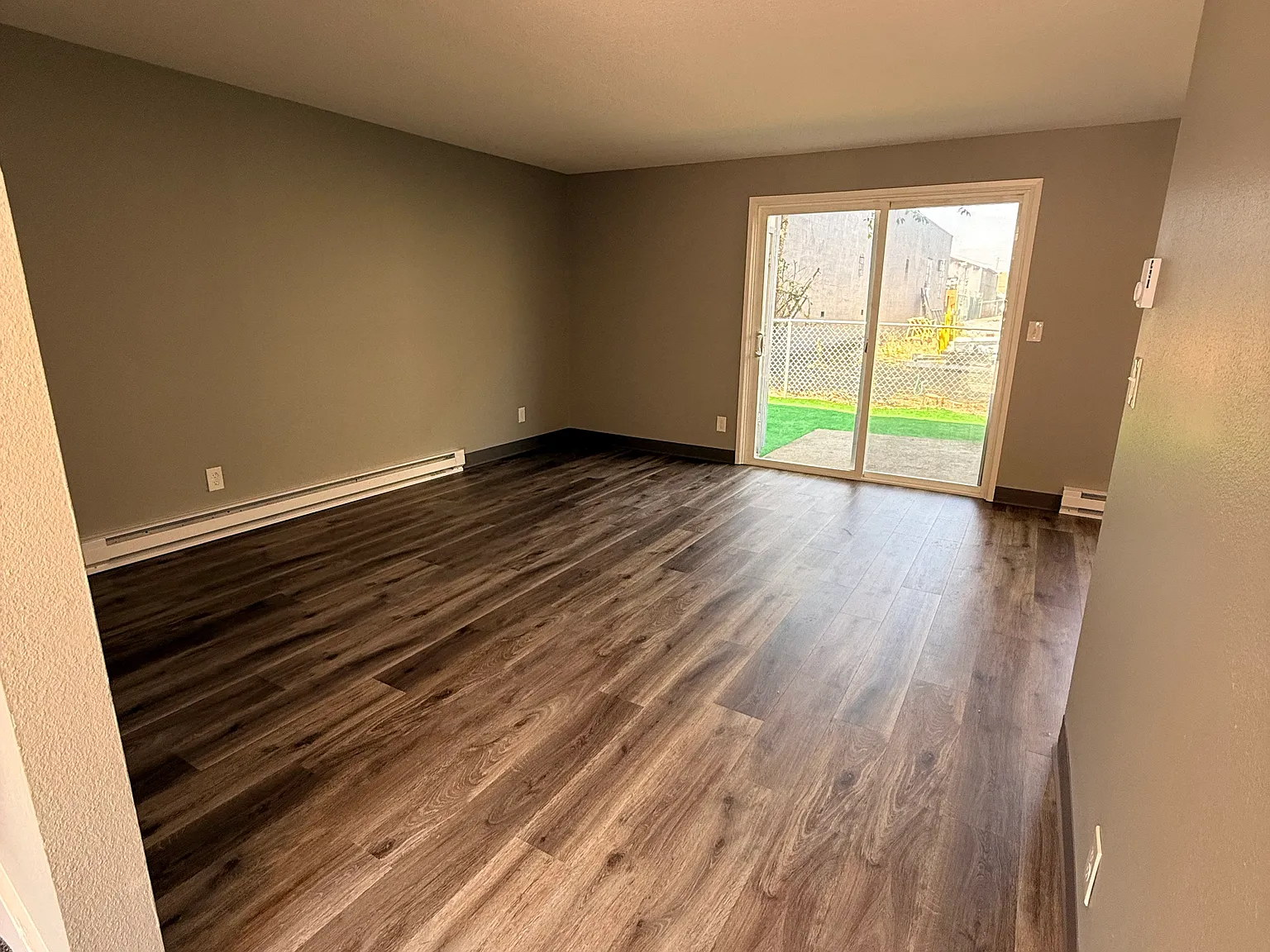 2 bed, 1.5 bath, 1069 sqft, $1,750 — Photo 3