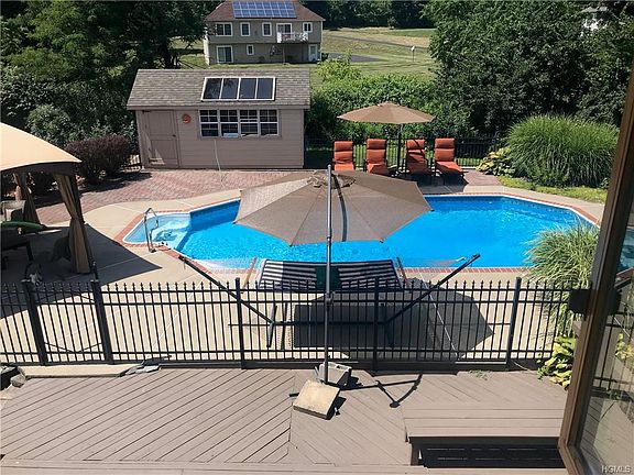 4th image of 92 Susan Dr