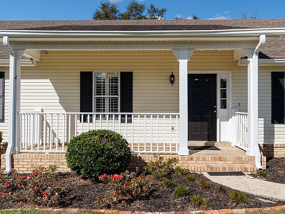 4th image of 3923 Sweetwater Dr