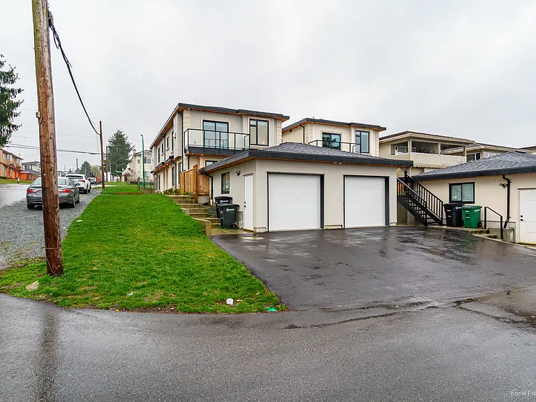 3087 Royal Oak Ave — Photo 4