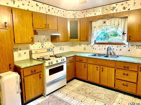 5th image of 345 Parkhill Dr