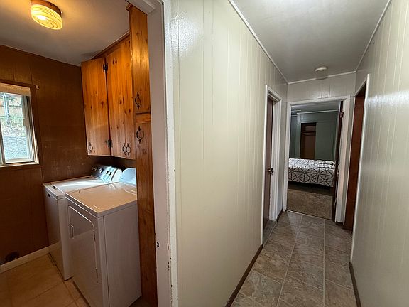 Entrance- laundry room, hallway to bedroom 2