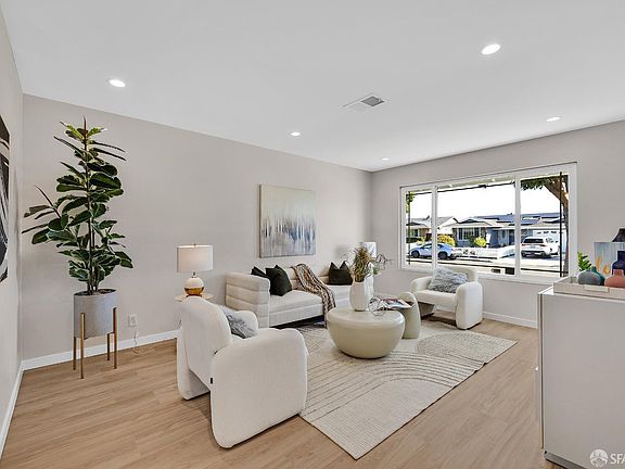 2nd image of 32420 Edith Way