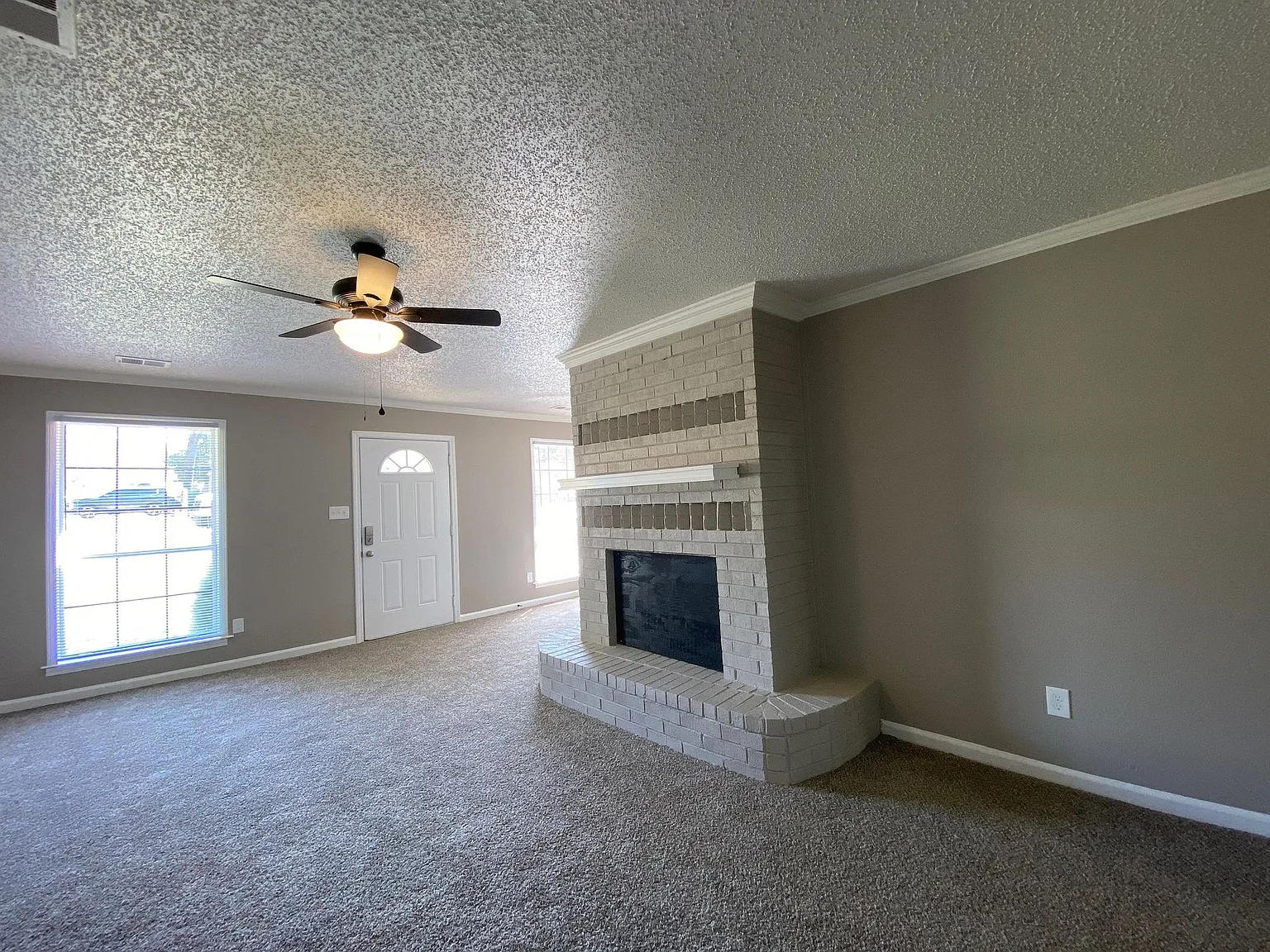 4193 Cedartree Dr — Photo 4