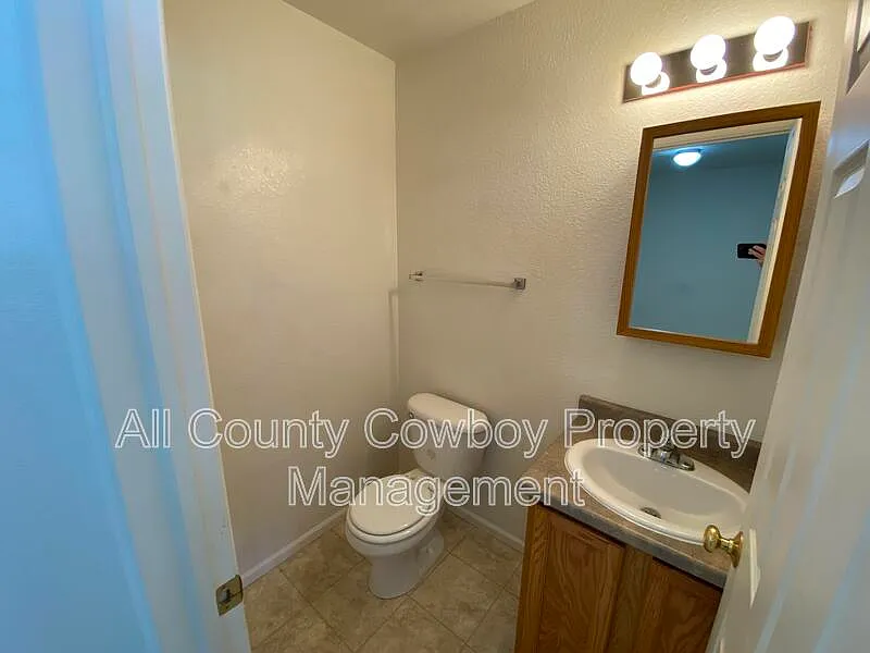 3 bed, 2.5 bath, 1859 sqft, $1,850 — Photo 4