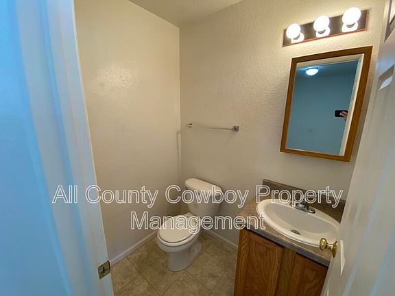 4th image of 710 W 2nd St