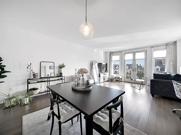 204 Shearwater Ct West image 1 of 19