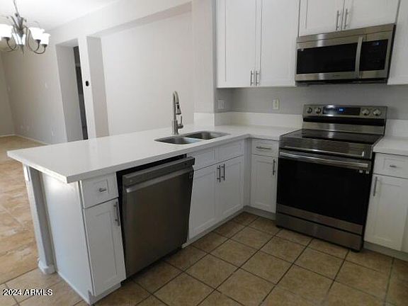 4th image of 885 E Cherry Hills Dr