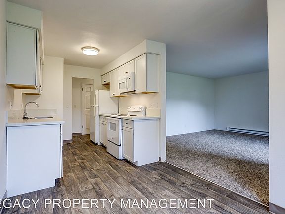 3rd image of 19511 NE Halsey St APT 205