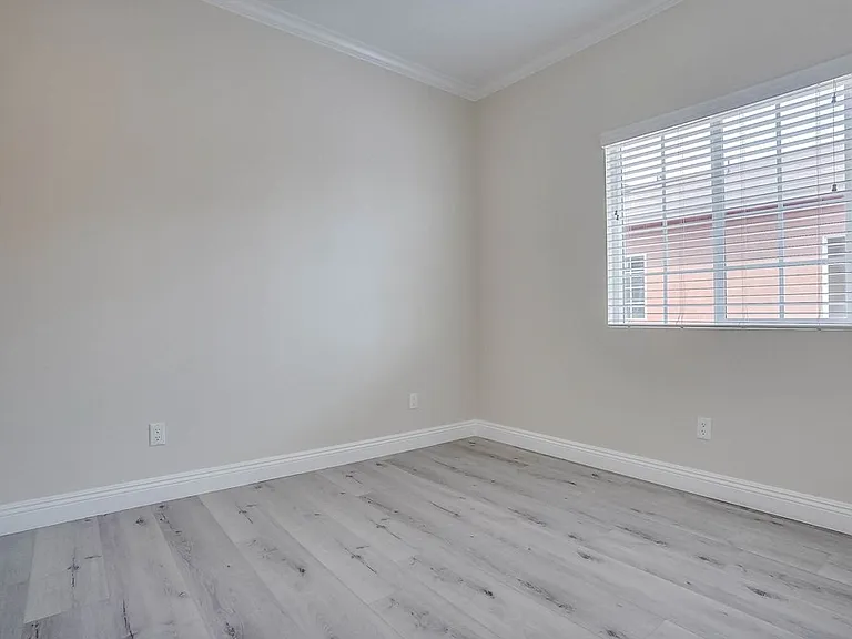 501 E 99th St #10 — Photo 47