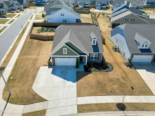 201 Lingonberry Dr, Holly Springs, NC 27540