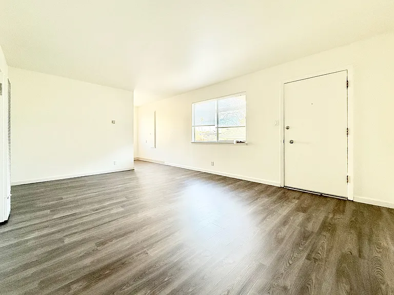 420 S 7th St #6 — Photo 5