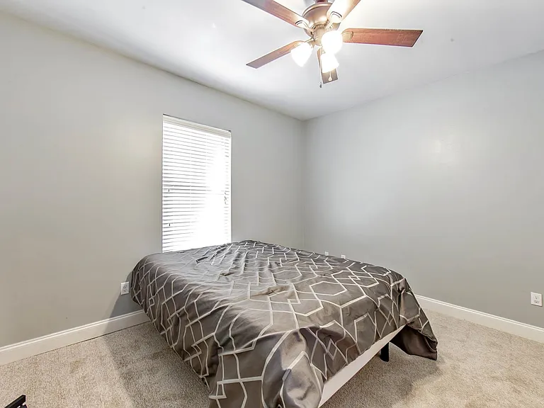 173 Laverne Dr — Photo 10