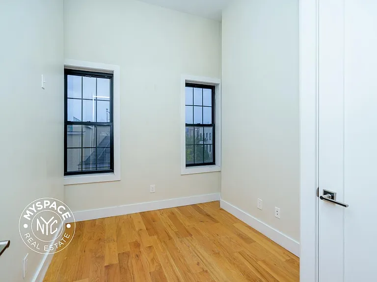 50 Starr St #3L — Photo 6