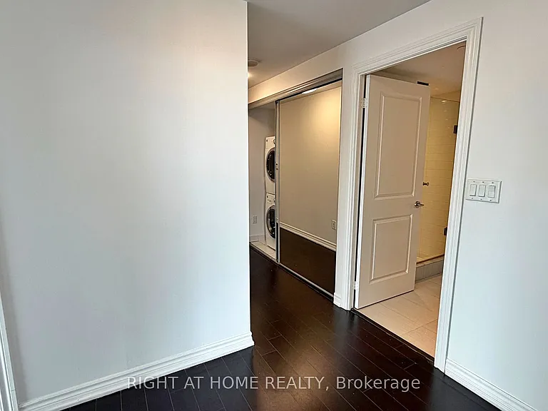 386 Yonge St #4207 — Photo 36