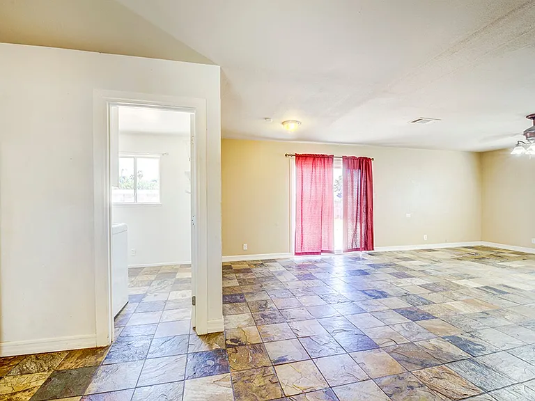 3990 Syracuse Dr — Photo 23
