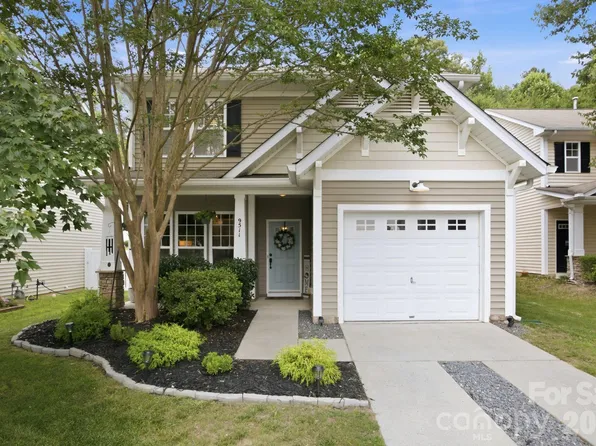 9511 Long Hill Dr, Charlotte, NC 28214