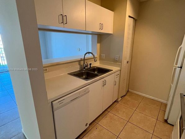 2061 Renaissance Blvd APT 102