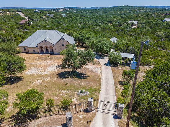 3rd image of 3024 Fallbrook Manor