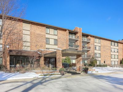 201 Lake Hinsdale Dr APT 209, Willowbrook, IL, 60527