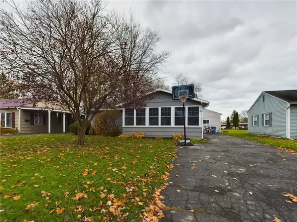 28 Stewart St, Waterloo, NY 13165