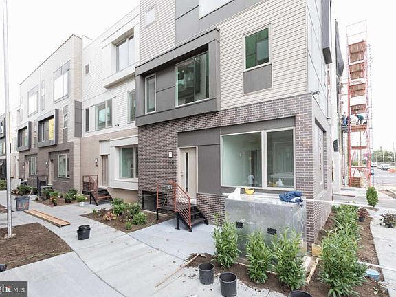 2nd image of 2104 Kensington Walk