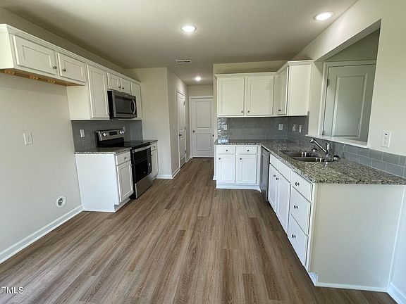 3rd image of 253 Lotus Ave