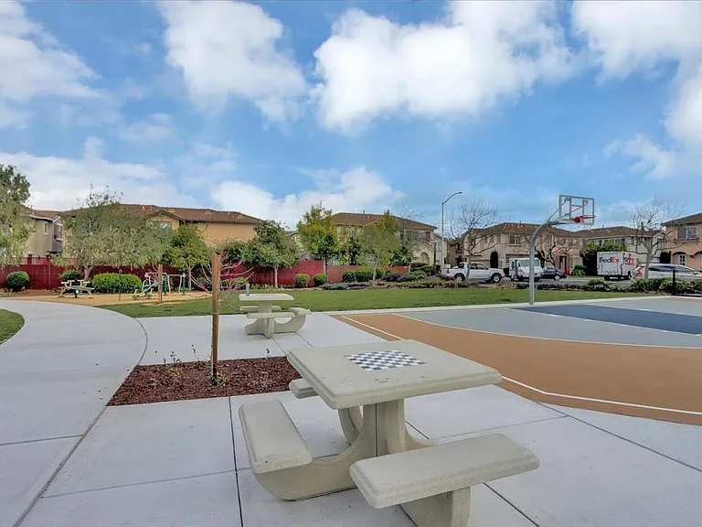 2228 Lenox Pl — Photo 3