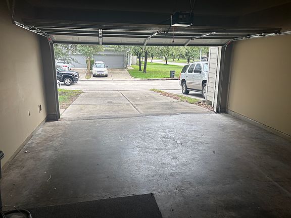 3rd image of 8805 Elm Drake Ln