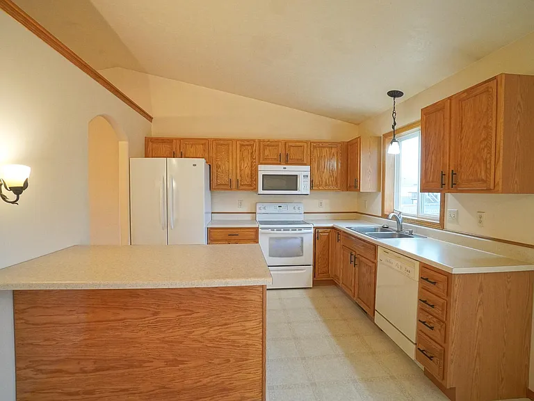 5201 S Baneberry Ave — Photo 7