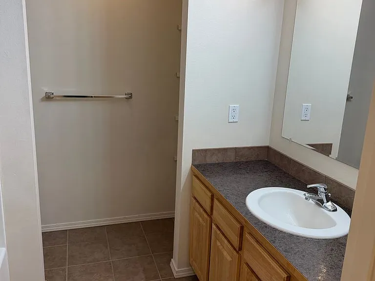 1709 W Fern Dr — Photo 10
