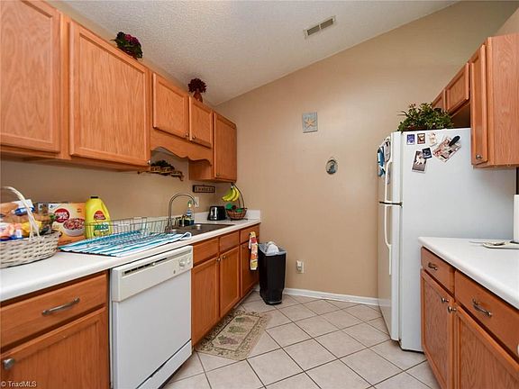 2nd image of 905-3A Hanahan Ct