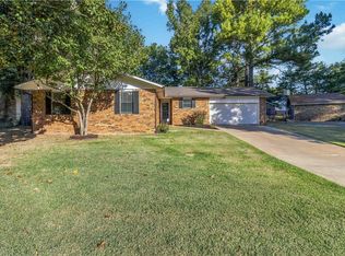 2440 E Magnolia Dr, Fayetteville, AR 72703