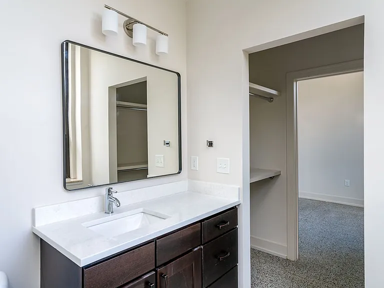875 Michigan Ave — Photo 32