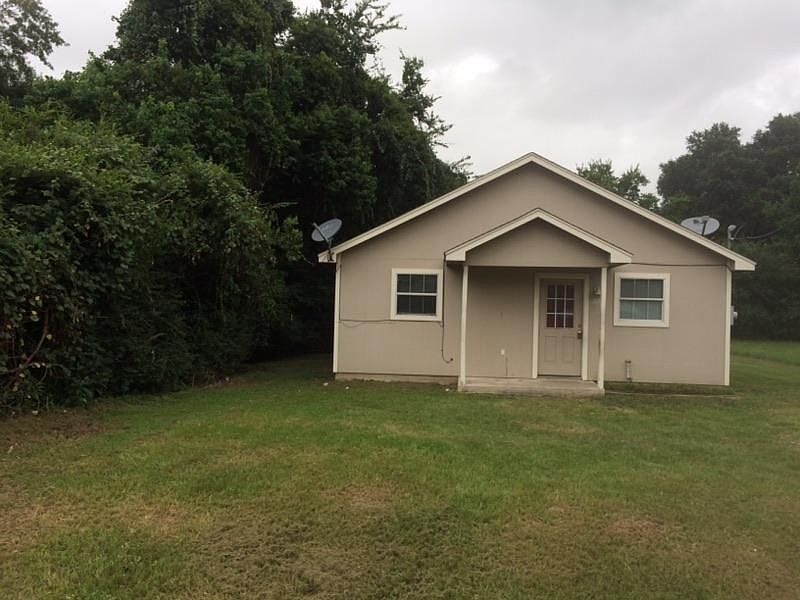 Nice Lawn to let the children play in, or just enjoy sitting