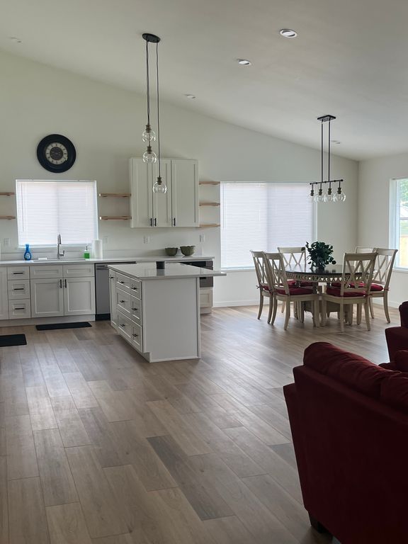 821 Twin Lakes Rd - Property Image