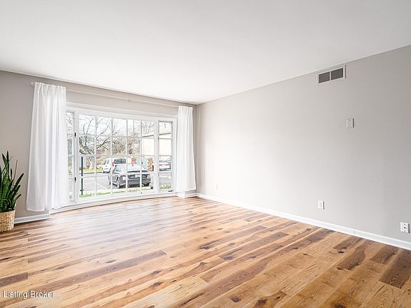 4th image of 411 Highwood Dr
