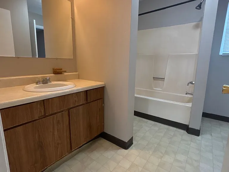 1040 N Highland Ave — Photo 7
